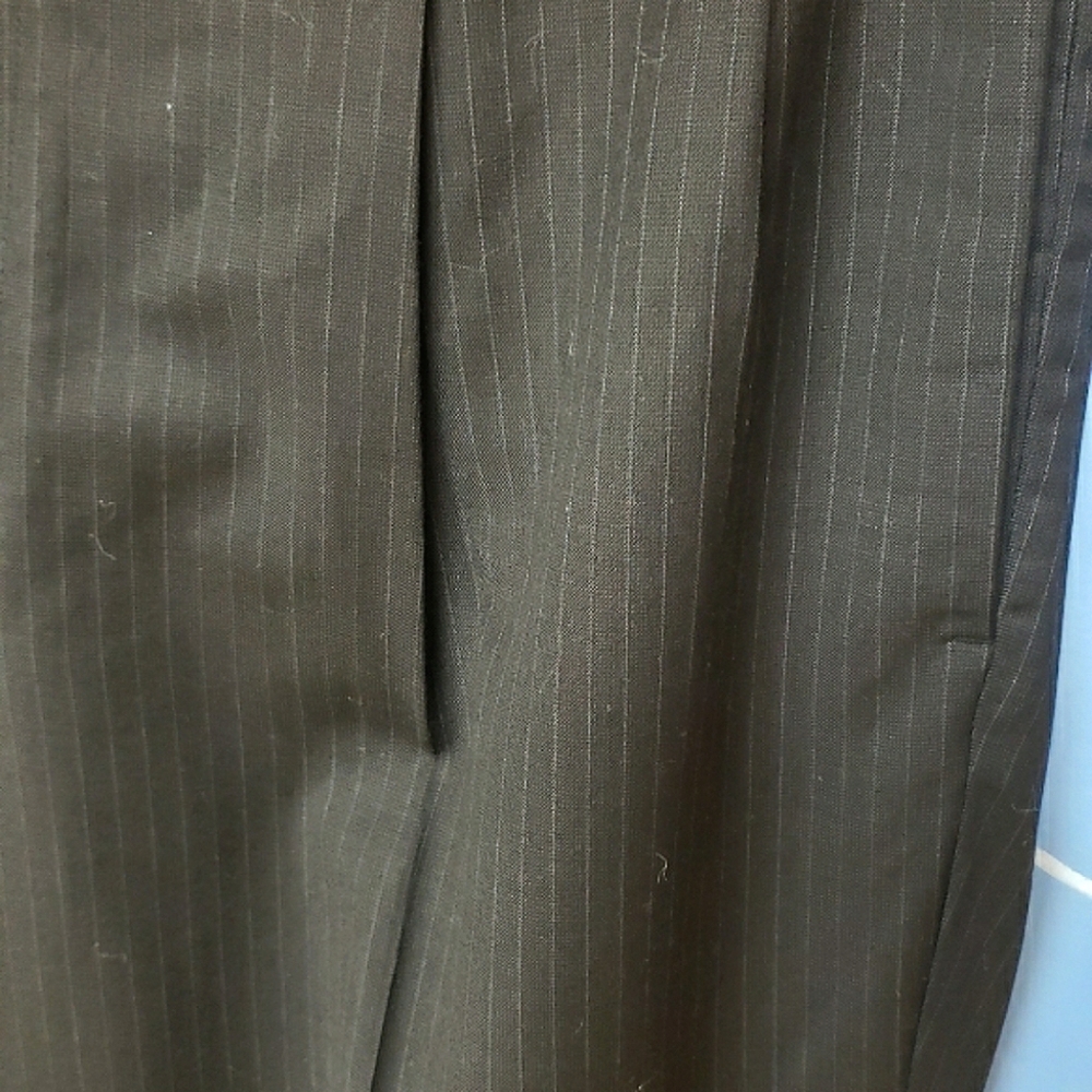 Mens pinstripe suit - Picture 2 of 12
